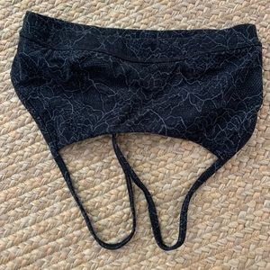 Lululemon sports bra size 6